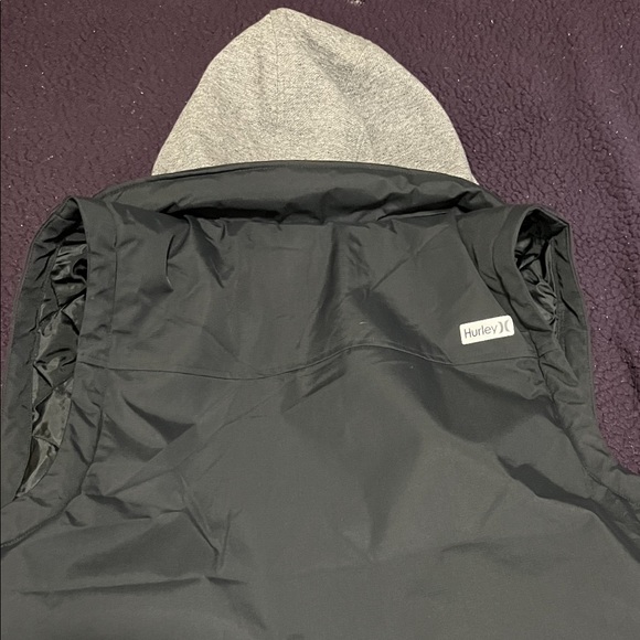 Hurley vest. Size XL. Very nice with big pockets and the hood has built in mask - Picture 2 of 2